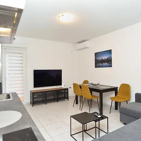 Lejlighed Apartmensts Arsen 928 Pula