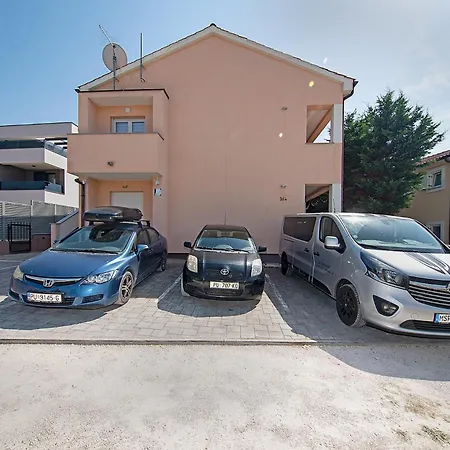 Διαμέρισμα Apartmensts Arsen 928 *