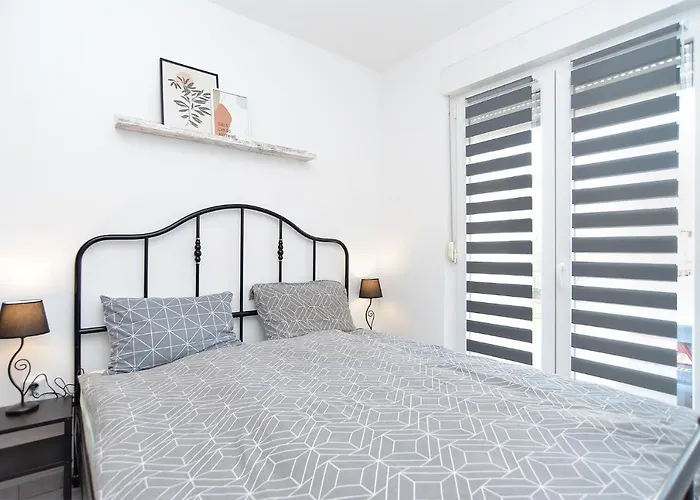 Apartmensts Arsen 928 *