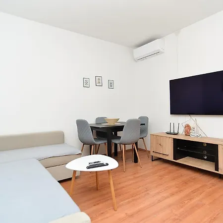 Апартаменти Apartmensts Arsen 928 Пула