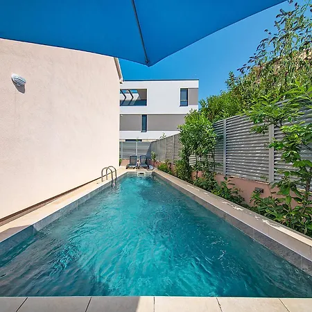 Апартаменти Apartmensts Arsen 928 Пула