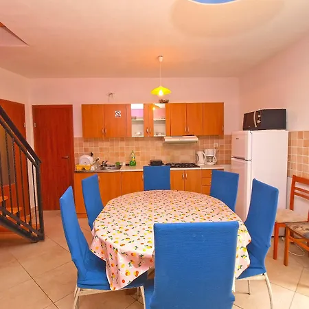 Apartmensts Arsen 928 Апартаменти Пула