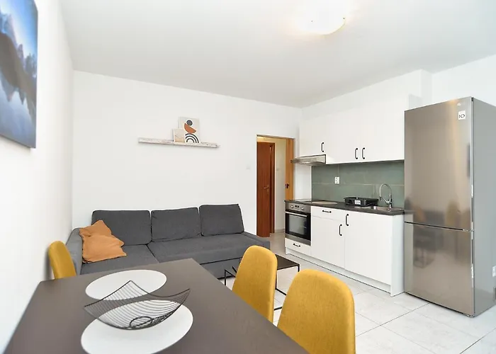 Apartmensts Arsen 928 דירה פולה